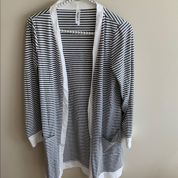 Tickled teal size medium Striped grey and White Women's cardigan - Picture 1 of 5